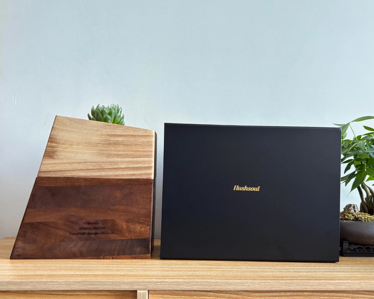 Black walnut vase pet urn physical display and exquisite black packaging display (including custom engraving display)